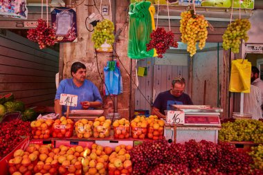  İnsanlar Kudüs Mahane Yehuda yerel marke, gıda satın