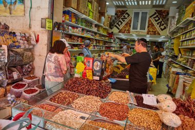  İnsanlar Kudüs Mahane Yehuda yerel marke, gıda satın