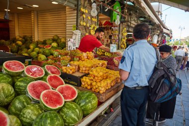  İnsanlar Kudüs Mahane Yehuda yerel marke, gıda satın