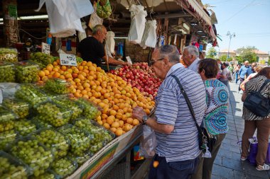  İnsanlar Kudüs Mahane Yehuda yerel marke, gıda satın