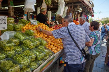  İnsanlar Kudüs Mahane Yehuda yerel marke, gıda satın