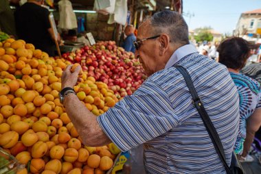  İnsanlar Kudüs Mahane Yehuda yerel marke, gıda satın