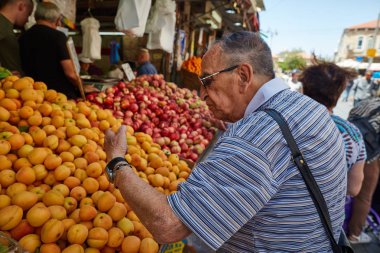  İnsanlar Kudüs Mahane Yehuda yerel marke, gıda satın