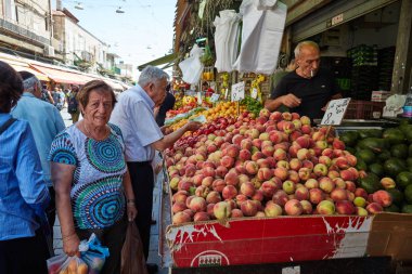  İnsanlar Kudüs Mahane Yehuda yerel marke, gıda satın