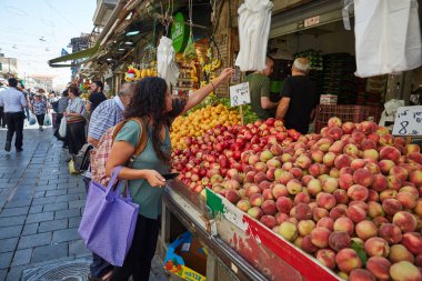  İnsanlar Kudüs Mahane Yehuda yerel marke, gıda satın