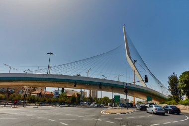 Tel Aviv - 20.04.2017: Jerusalem şehir merkezi ünlü Köprüsü ve 