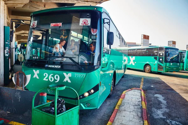 Tel Aviv - 20.04.2017: Egged buses park at the central bus stati — Stock Photo, Image