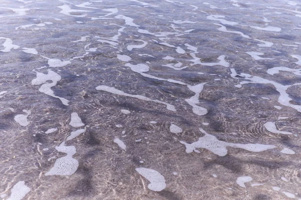 Very clear sea water, you can see the sand — Stock Photo, Image