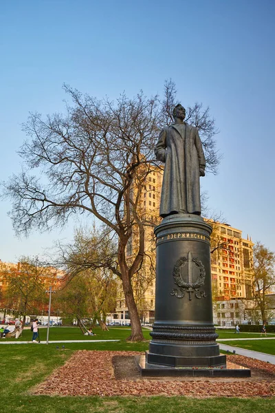 Moskova - 10.04.2017: Muzeon kültür Park'ta Moskova, bahar zamanı