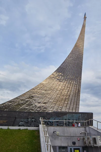 Moscú - 10.04.2017: Monumento aeroespacial en el centro de Moscú — Foto de Stock