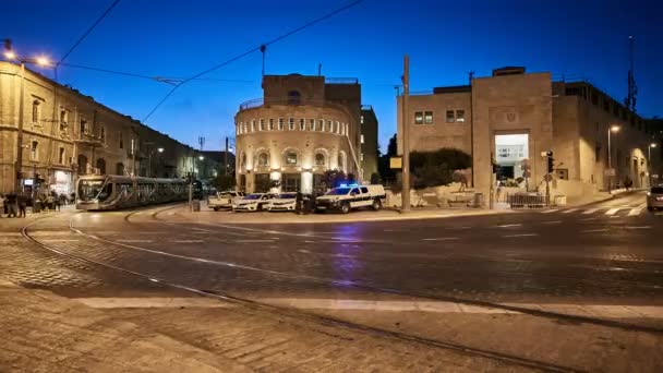 耶路撒冷-20.04.2017： 耶路撒冷市中心晚上时间、 铁路和运输时间推移 2 k 视频 — 图库视频影像