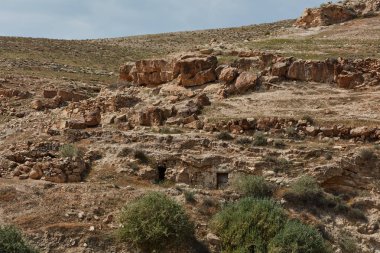 Hangi Hıristiyan bilgelerin mağaralar geçmişte İsrail yaşayan nerede