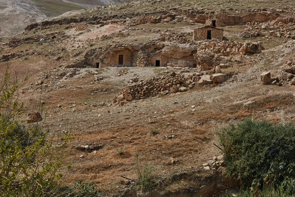 Cuevas en las que los sabios cristianos vivían en el pasado, Israel — Foto de Stock