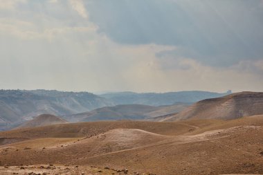 İsrail dağlar ışık düşen yalak bulutlara