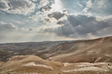 İsrail dağlar ışık düşen yalak bulutlara