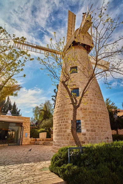 Beroemde historische windmolen van Jeruzalem — Stockfoto