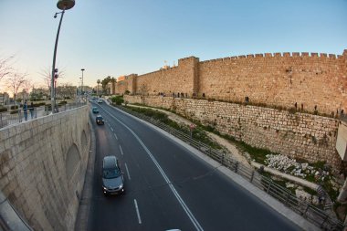Kudüs - 04.04.2017: Kudüs'ün eski şehri yakınlarında bir trafik sıkışıklığı