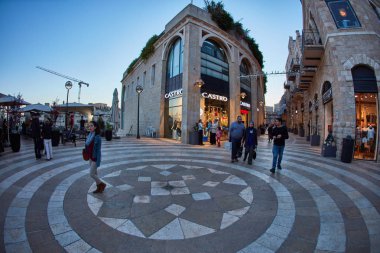 Kudüs - 01.05.2017: Akşam Jerusalem şehir cadde görünümü