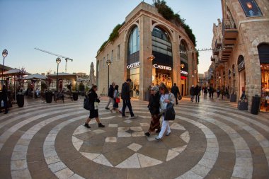 Kudüs - 01.05.2017: Akşam Jerusalem şehir cadde görünümü