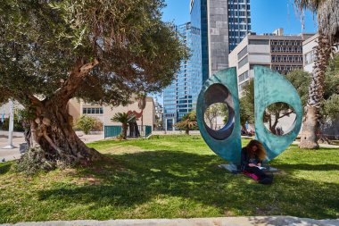 Tel Aviv - 10.02.2017: Tel Aviv Sanat Müzesi dış ve sanat mönü