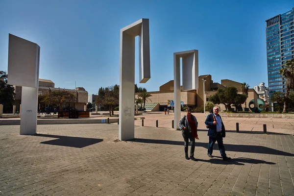 Tel Aviv - 10.02.2017: Tel Aviv Sanat Müzesi dış ve sanat mönü