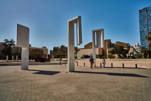 Tel Aviv - 10.02.2017: Tel Aviv Sanat Müzesi dış ve sanat mönü