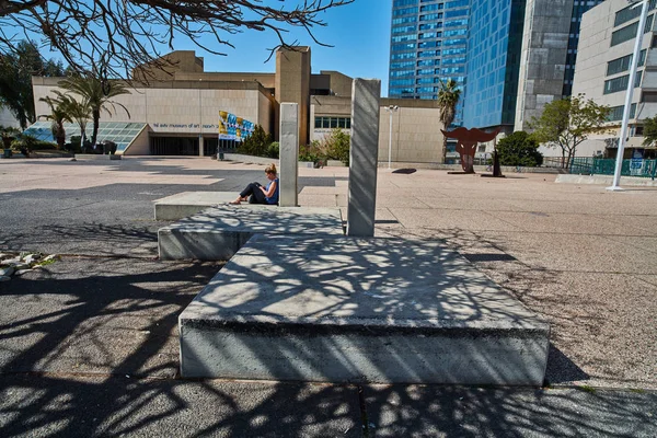Tel Aviv - 10.02.2017: Tel Aviv Sanat Müzesi dış ve sanat mönü