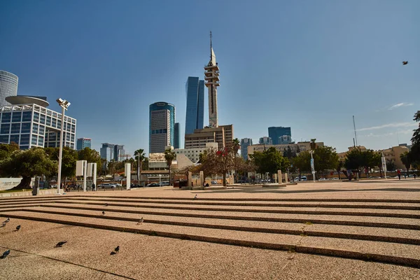 Tel Aviv - 10.02.2017: Tel Aviv Sanat Müzesi dış ve sanat mönü