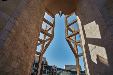 Tel Aviv - 10.02.2017: Tel Aviv Sanat Müzesi dış ve sanat mönü