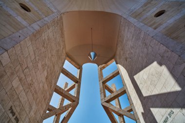 Tel Aviv - 10.02.2017: Tel Aviv Sanat Müzesi dış ve sanat mönü