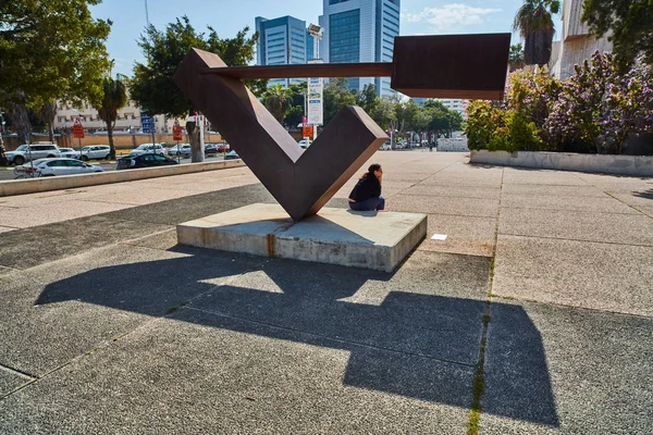 Tel Aviv - 10.02.2017: Tel Aviv Sanat Müzesi dış ve sanat mönü