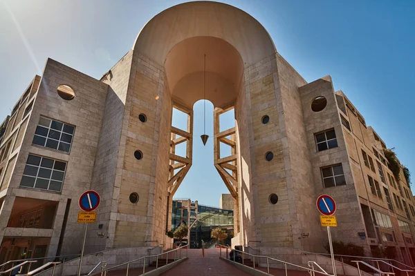 Tel Aviv - 10.02.2017: Tel Aviv Sanat Müzesi dış ve sanat mönü