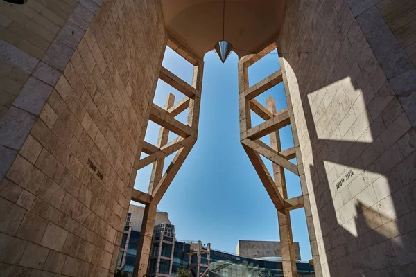 Tel Aviv - 10.02.2017: Tel Aviv Sanat Müzesi dış ve sanat mönü