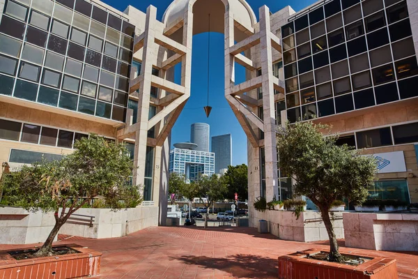 Tel Aviv - 10.02.2017: Tel Aviv Sanat Müzesi dış ve sanat mönü