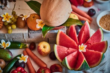 Güzel dilimlenmiş meyve Vedik düğün için düzenlenmiş