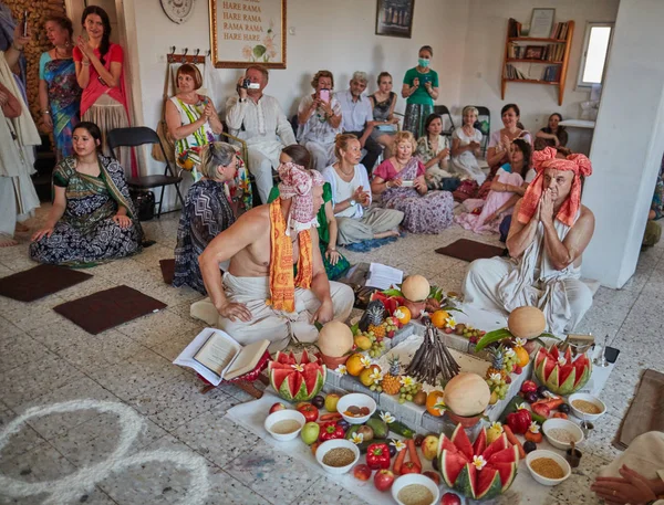 Tel Aviv - 10.05.2017: Boda tradicional Védica Hare Krishna ta —  Fotos de Stock