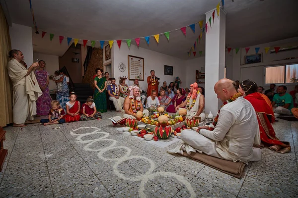 Tel Aviv - 10.05.2017: Boda tradicional Védica Hare Krishna ta —  Fotos de Stock