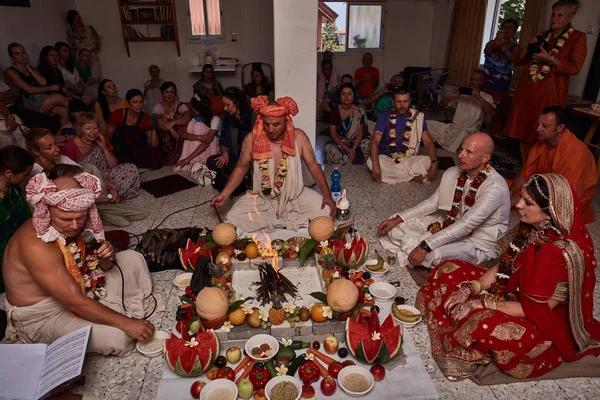 Tel Aviv - 10.05.2017: Matrimonio tradizionale vedico Hare Krishna ta — Foto Stock