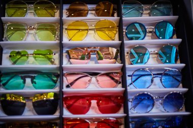 Vintage renkli Güneş gözlükleri