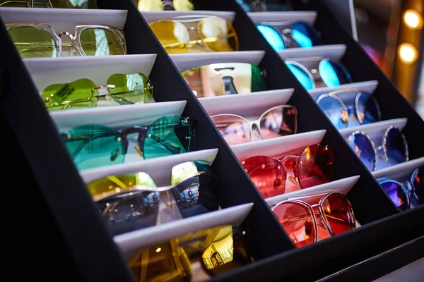 Retro barevné sluneční brýle — Stock fotografie