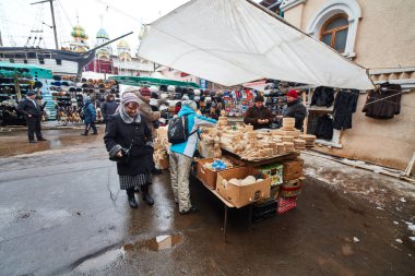 Moskova - 22.04.2017: Izmailovsky Kremlin, Moskova pazarında