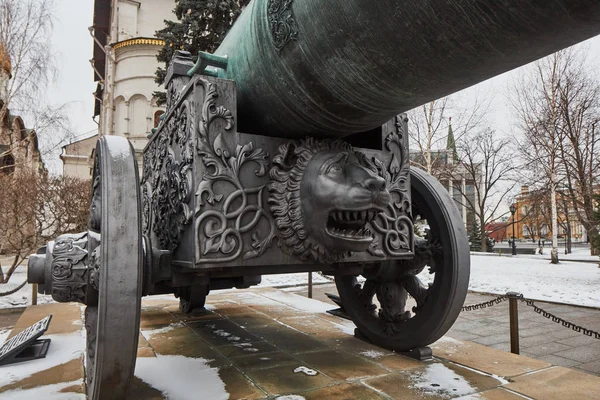 Famoso "Tzar pushka" grande cânone perto de Kremlin, Moscou — Fotografia de Stock