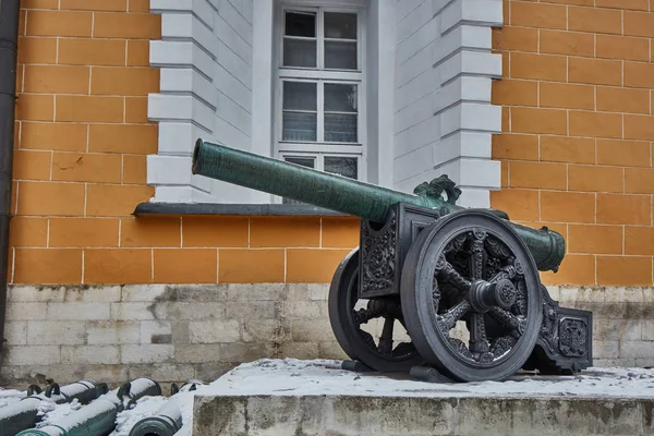 Antiche armi da guerra nel Cremlino, Mosca — Foto Stock