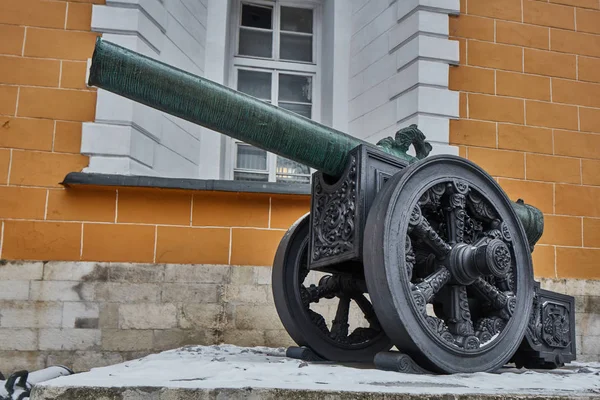 Armas de guerra antiguas en el Kremlin, Moscú — Foto de Stock