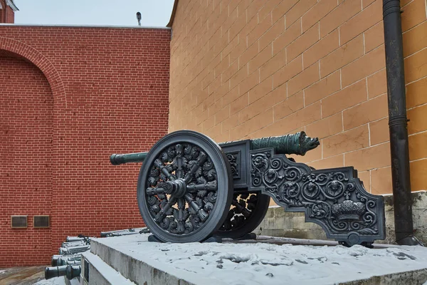 Armas de guerra antigas em Kremlin, Moscú — Fotografia de Stock