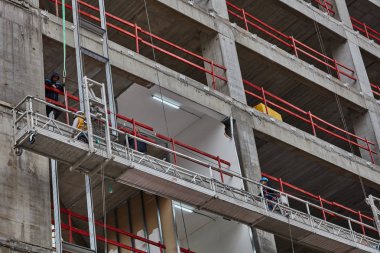 Tel Aviv - 10.06.2017: Tel bir yapıda bina Arap işçiler 