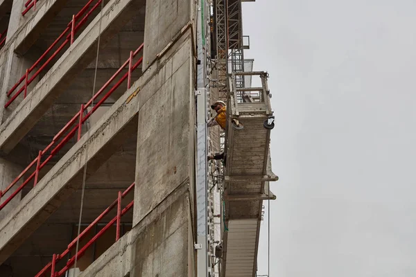 Tel Aviv - 10.06.2017: Tel bir yapıda bina Arap işçiler 