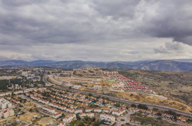 Şehir manzarasının yukarısından görünüm 