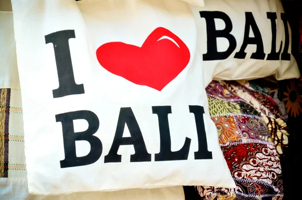 Borsa souvenir con la parola dire che amo bali — Foto Stock