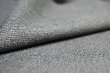 doku ışık gri kumaştan takım elbise kadar kapatın